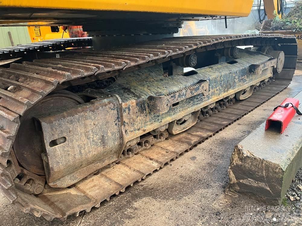 JCB 220 X Series Excavatoare pe șenile
