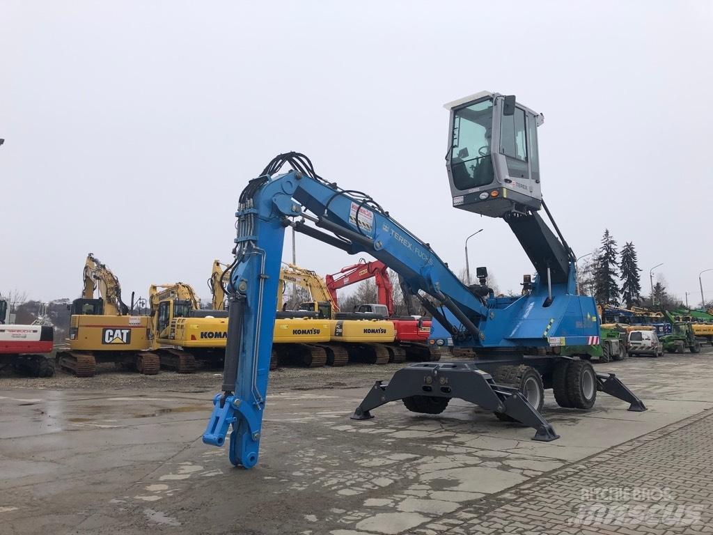 Fuchs MHL 320 Paleta de manipulare
