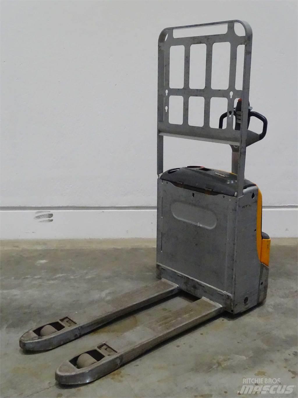 Still EXU16 Transpaleta manuala