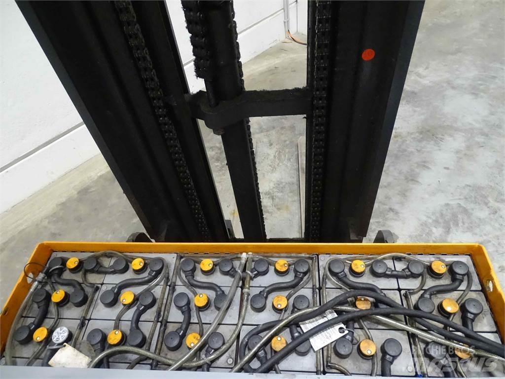 Still FM-X17 Stivuitor cu catarg retractabil