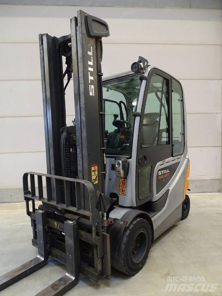 Still RX60-25/600 Stivuitor electric