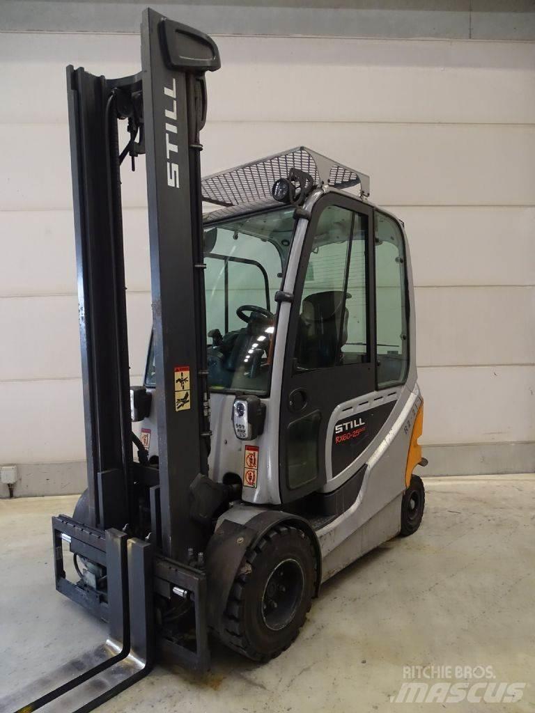 Still RX60-25/600 Stivuitor electric