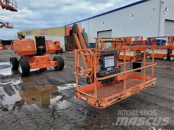 JLG 800AJ Nacele cu brat articulat