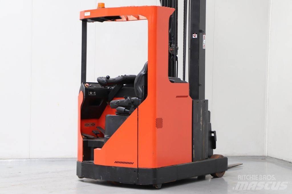 BT RR B3 Stivuitor cu catarg retractabil