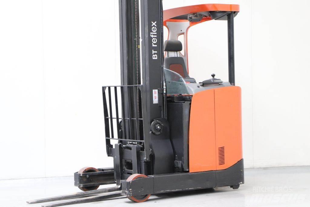 BT RRE160 Stivuitor cu catarg retractabil