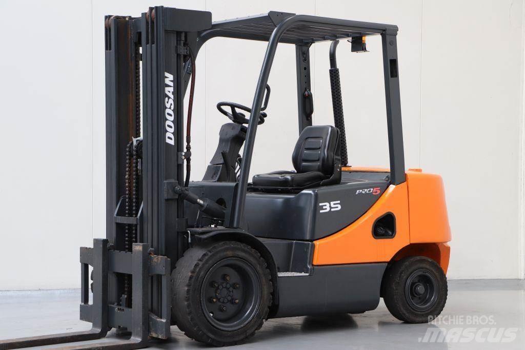 Doosan D35S Stivuitor diesel