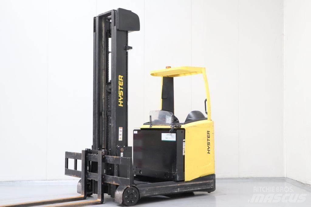 Hyster R2.5 Stivuitor cu catarg retractabil