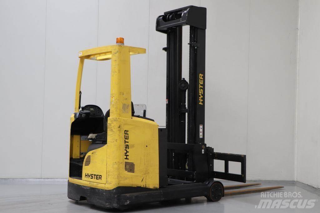 Hyster R2.5 Stivuitor cu catarg retractabil
