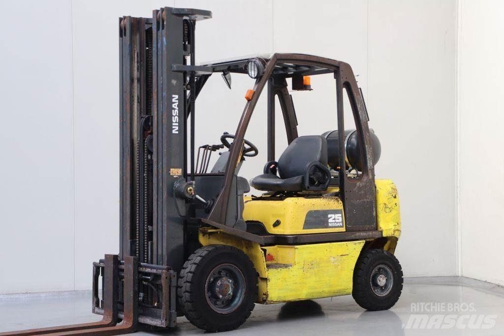 Nissan UD02A25PQ Stivuitor GPL