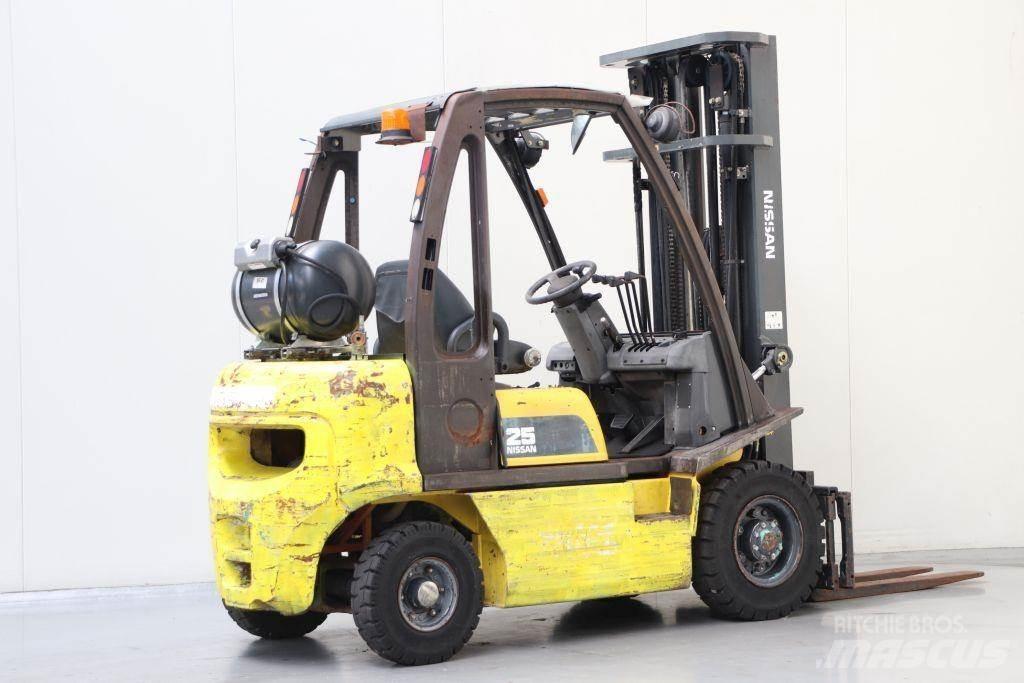 Nissan UD02A25PQ Stivuitor GPL