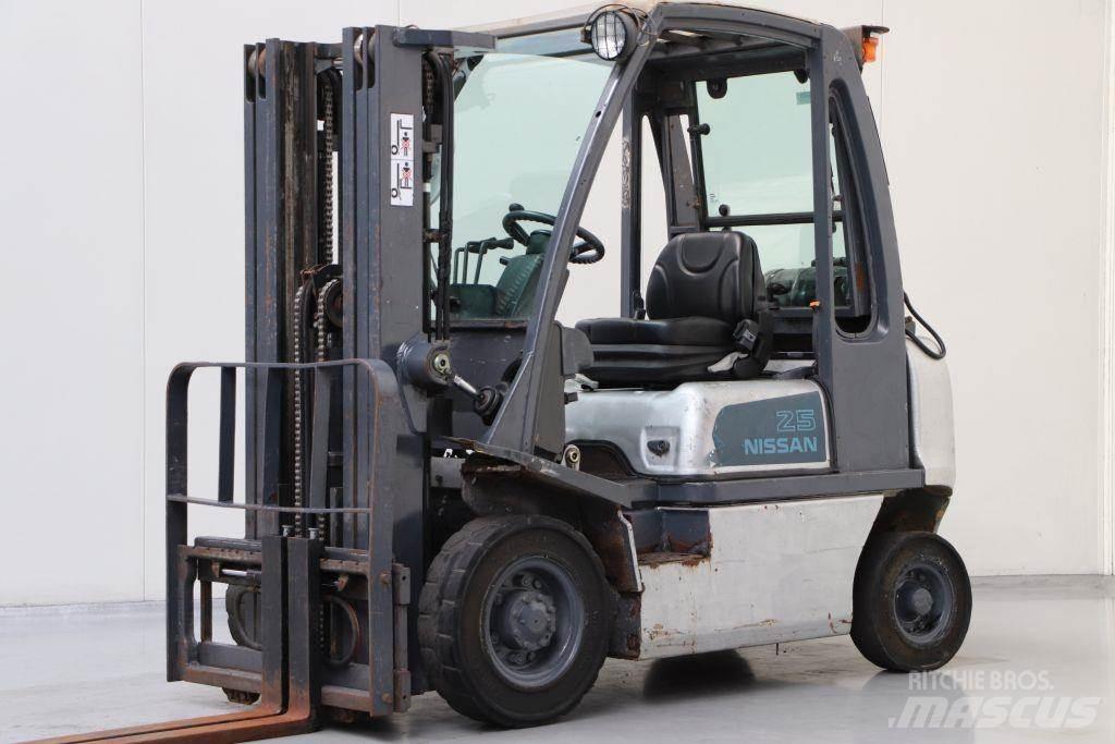 Nissan UD02A25PQ Stivuitor GPL