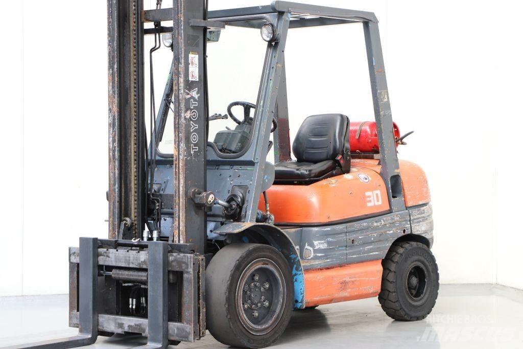 Toyota 02-6FGF30 Stivuitor GPL