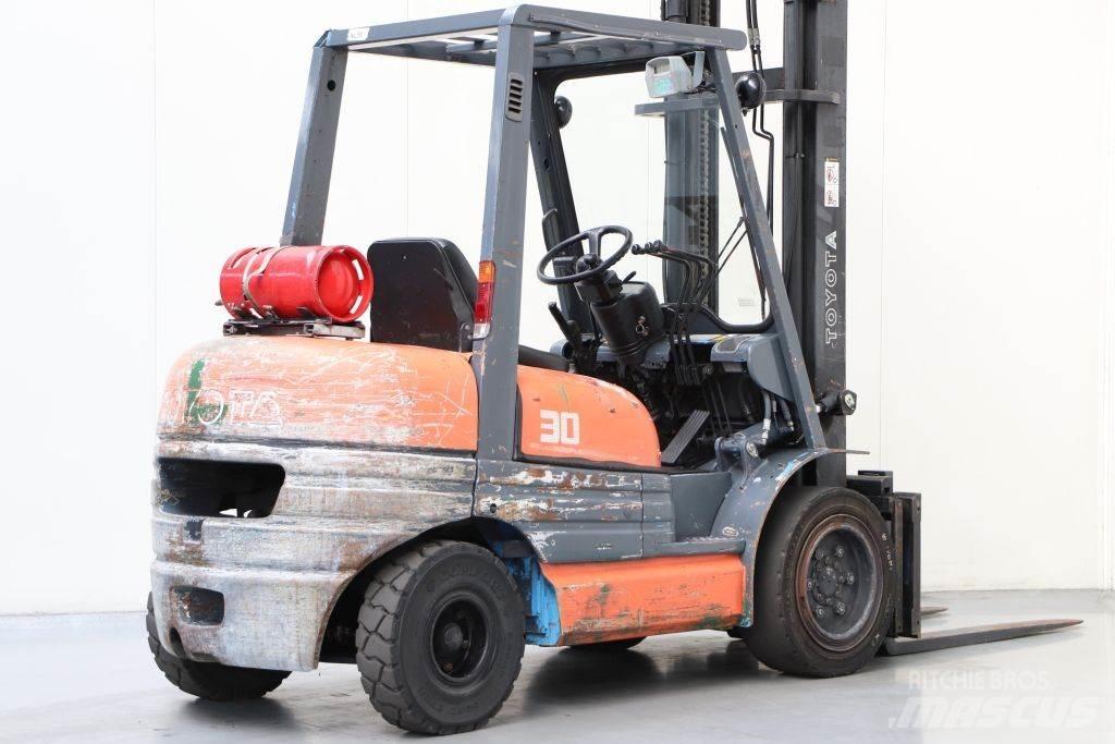 Toyota 02-6FGF30 Stivuitor GPL