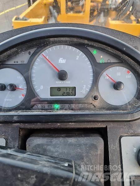 Paus SL 755 Incarcator pe pneuri