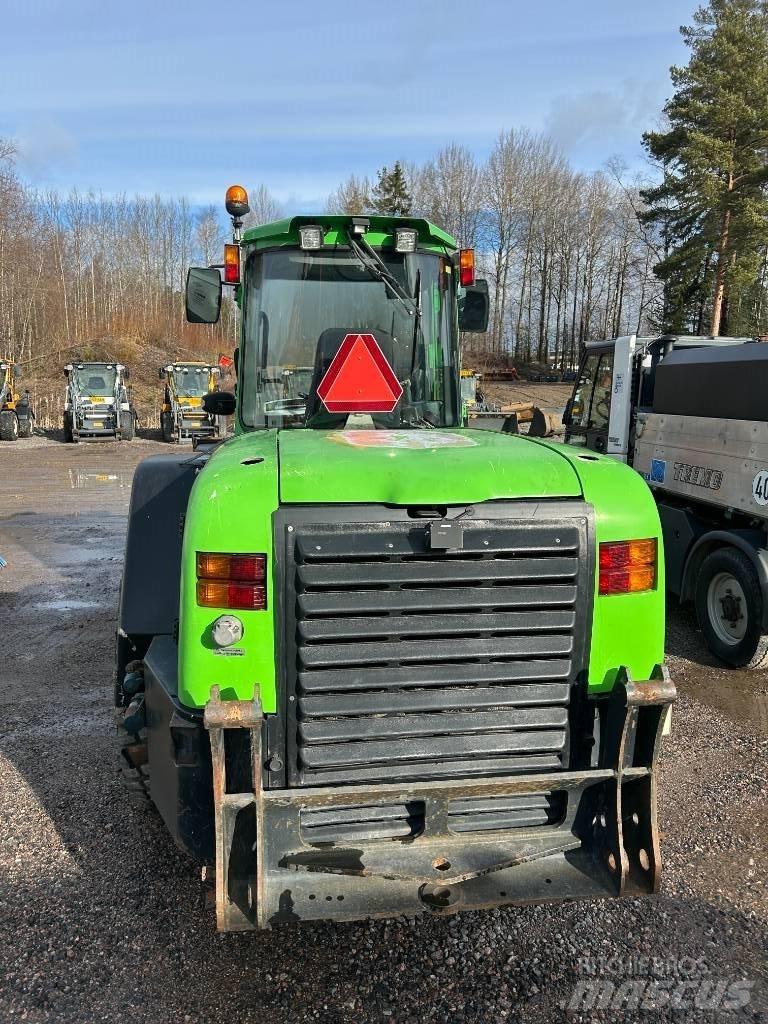 LM Trac 686 Tractoare compacte