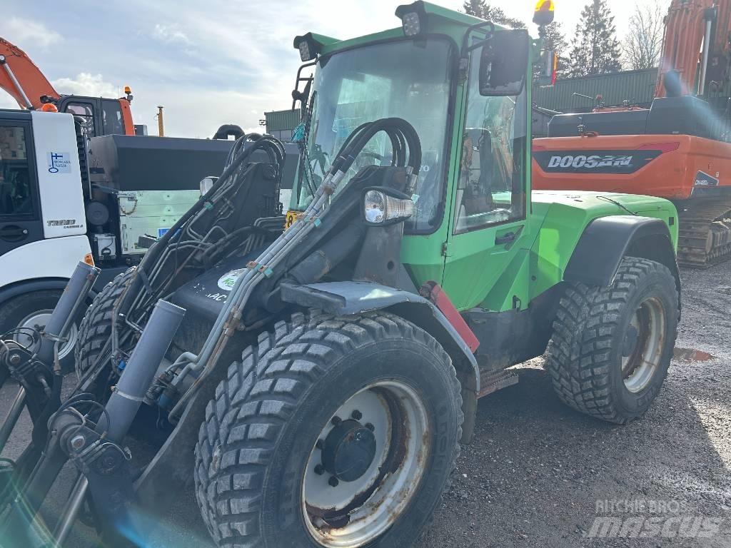 LM Trac 686 Tractoare compacte