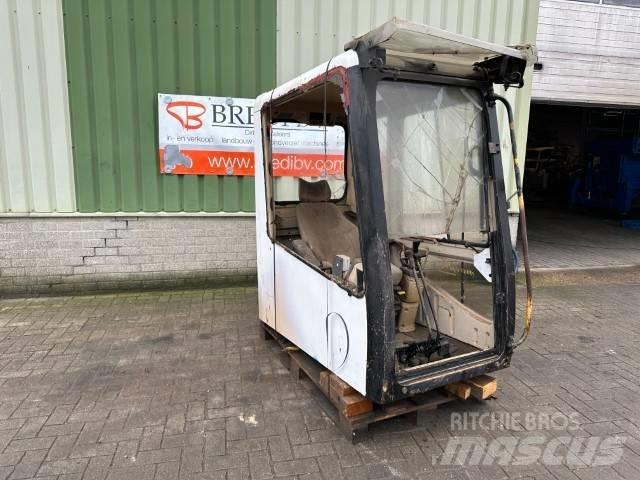 CAT 325 LN Cabine si interior