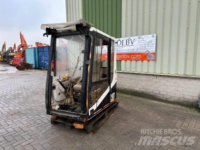 CAT 325 LN Cabine si interior