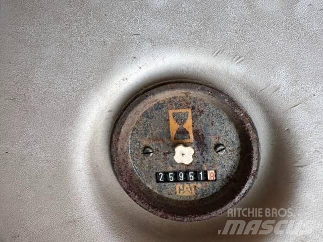 CAT 325 LN Cabine si interior