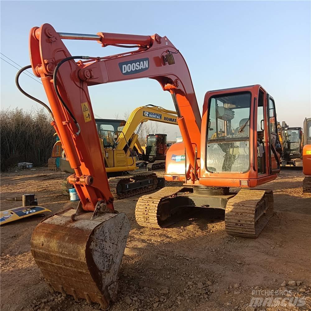 Doosan DH 70 Excavatoare pe șenile

