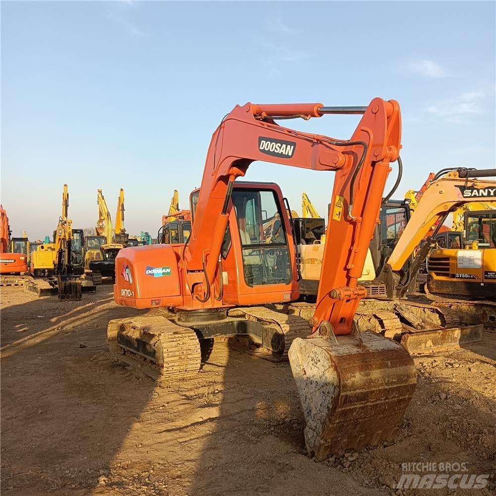Doosan DH 70 Excavatoare pe șenile
