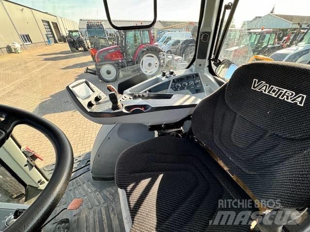 Valtra T214 Versu Tractoare