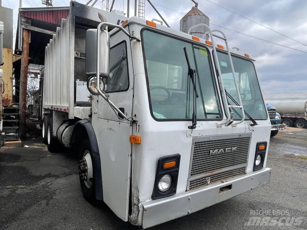 Mack LE613 Camion de deseuri