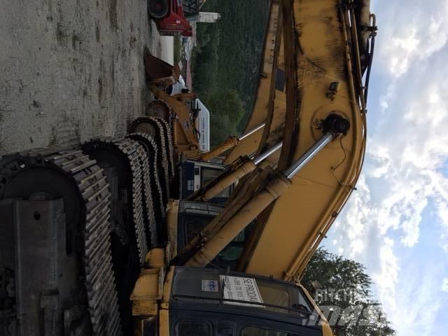 Komatsu 450 Excavatoare pe șenile
