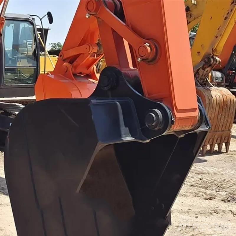 Hitachi ZX 210 Excavatoare pe șenile
