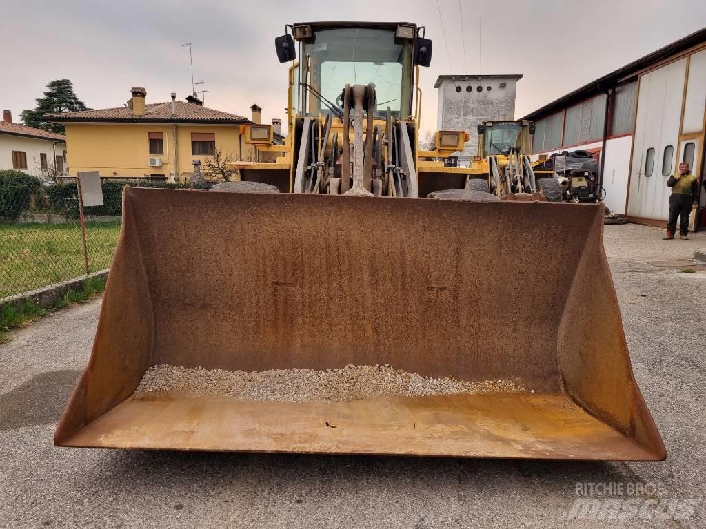 Volvo BM L120C Incarcator pe pneuri
