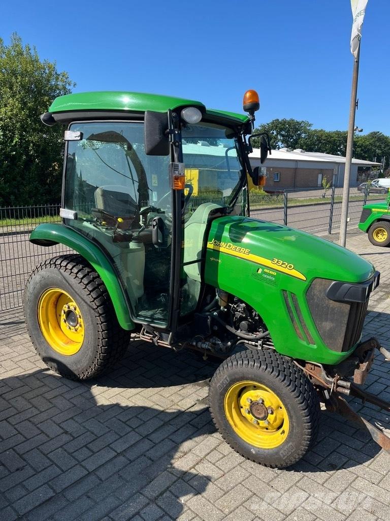 John Deere 3320 Tractoare compacte