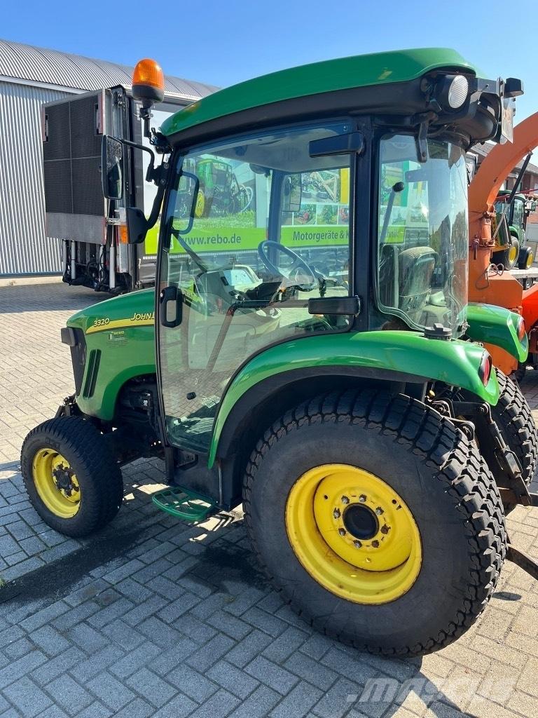 John Deere 3320 Tractoare compacte