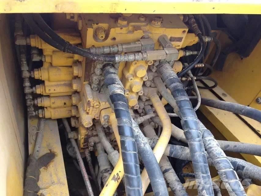 Komatsu pc220-7 Excavatoare pe șenile
