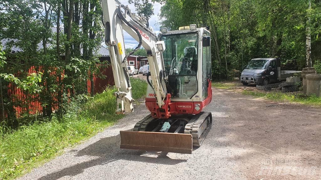 Takeuchi TB230 Mini excavatoare < 7t