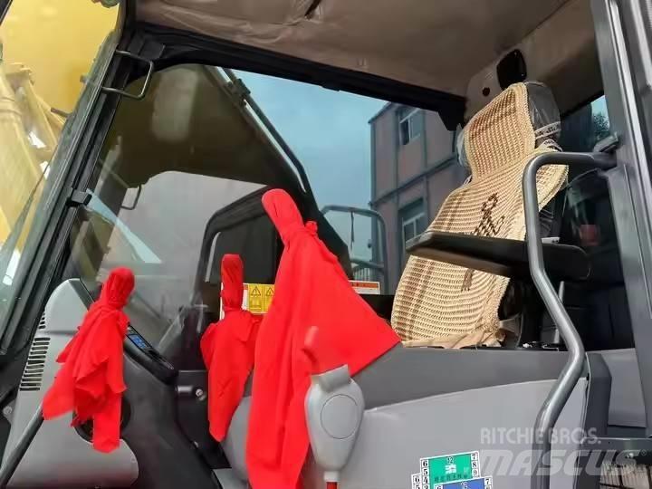 Komatsu PC 200 Excavatoare pe șenile
