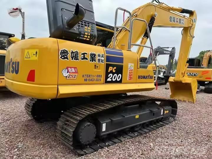 Komatsu PC 200 Excavatoare pe șenile
