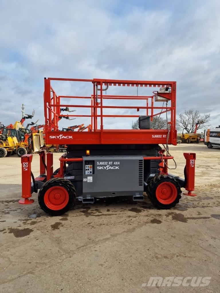 SkyJack SJ 6832 RT Platforme foarfeca