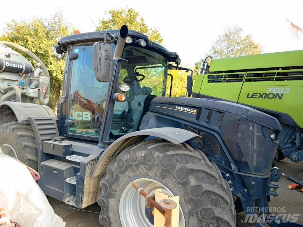JCB Fastrac 4220 Tractoare