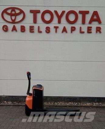 Toyota LWE 200 Transpaleta manuala