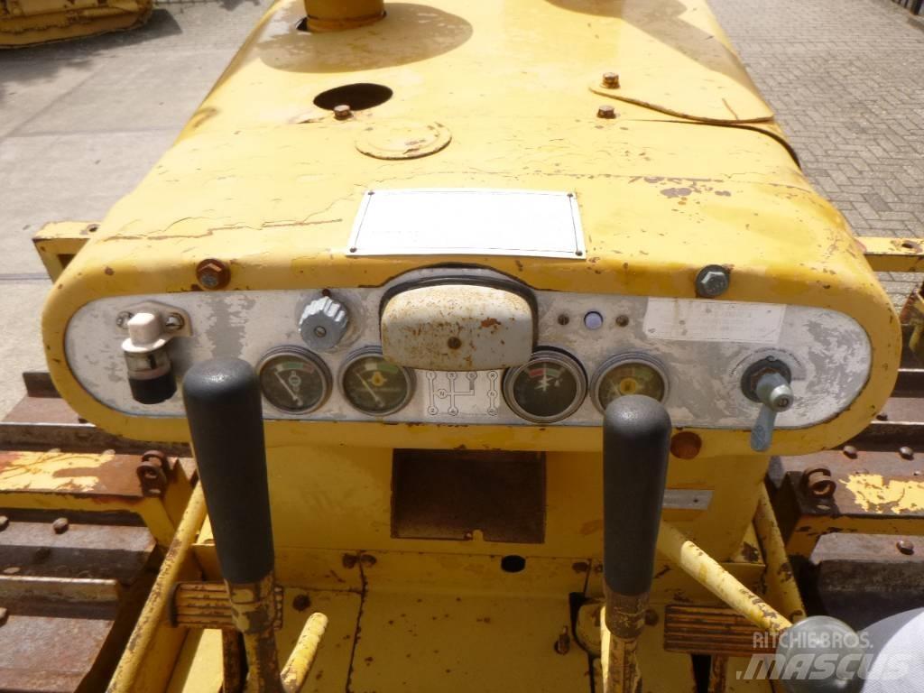 CAT D 4 D Buldozere pe senile