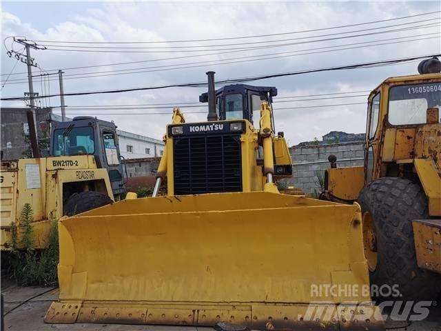 Komatsu D85-21 Buldozere pe senile