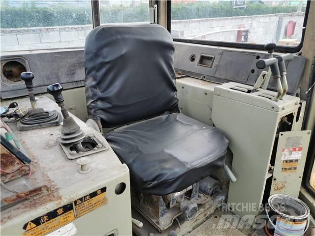 Komatsu D85-21 Buldozere pe senile