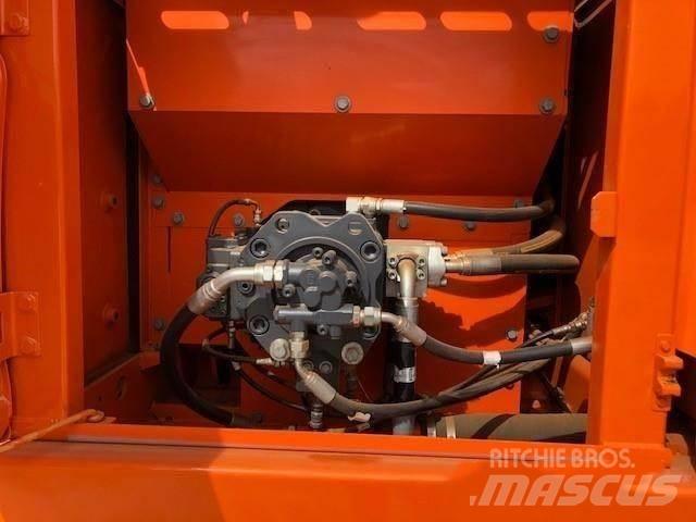 Doosan DX 225 Excavatoare pe șenile
