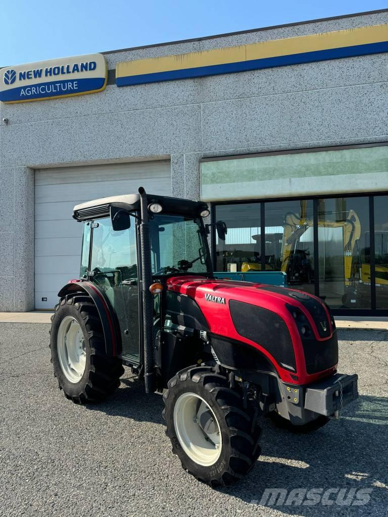 Valtra F95 Tractoare
