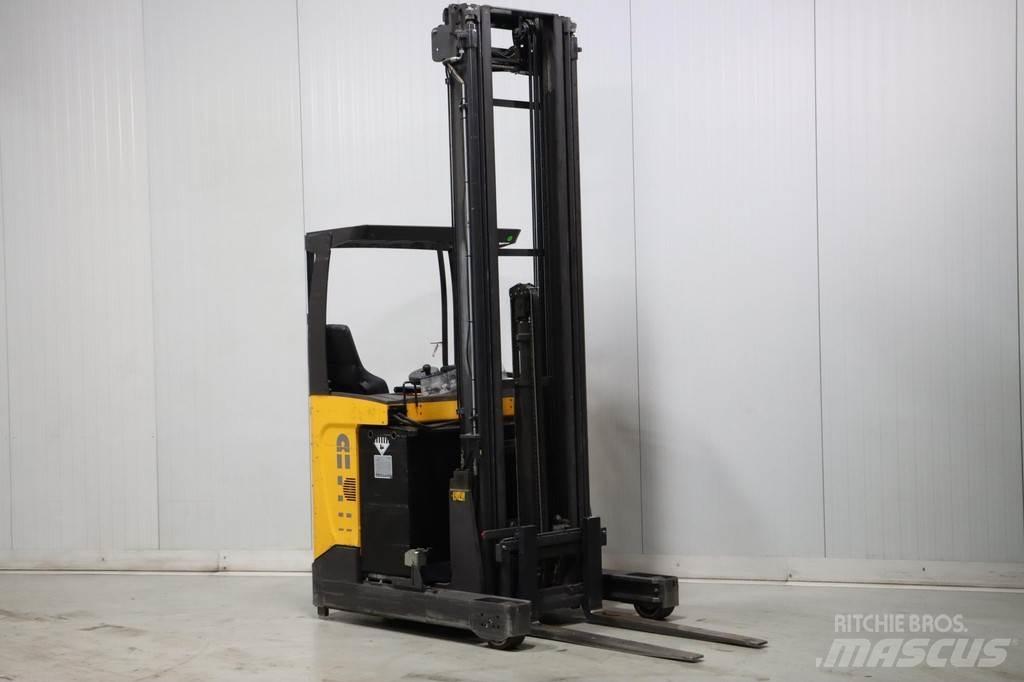 Atlet UMS160D Stivuitor cu catarg retractabil