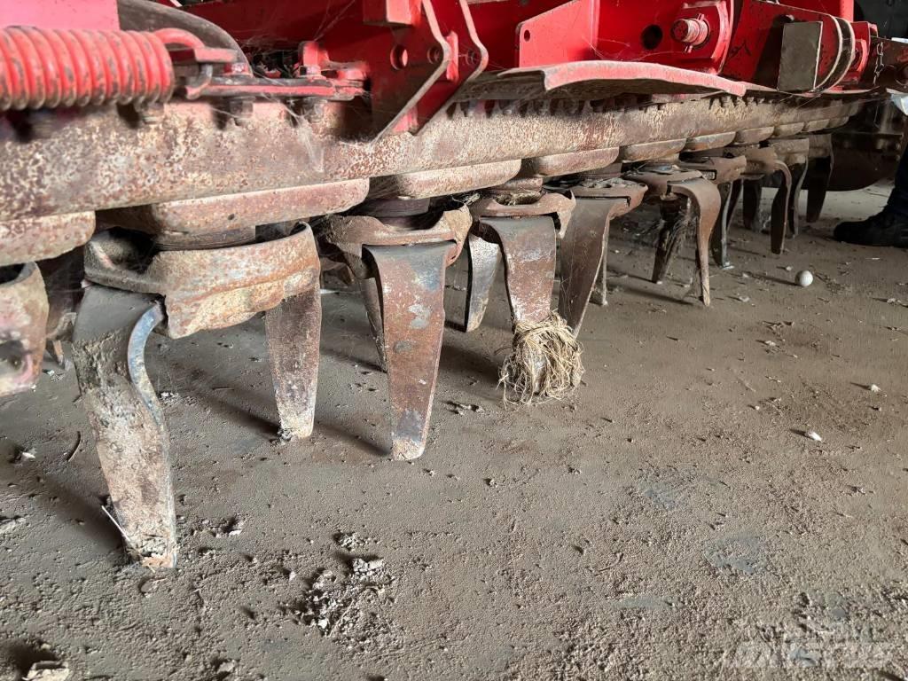 Kuhn HR 3003 D Grapa si pluguri rotative