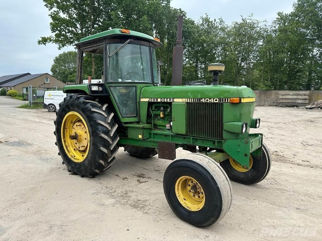 John Deere 4040 Tractoare