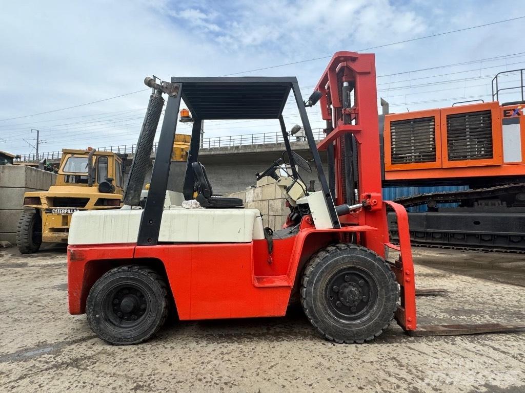 Nissan WF03A35U Stivuitor diesel