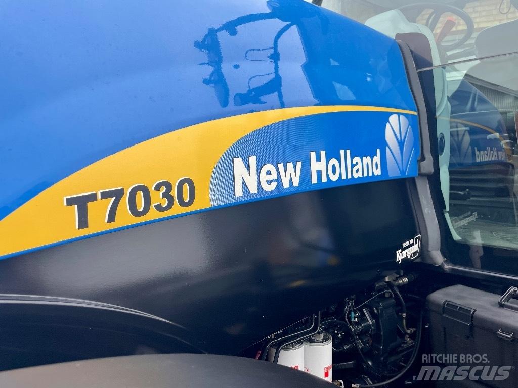 New Holland T 7030 Tractoare
