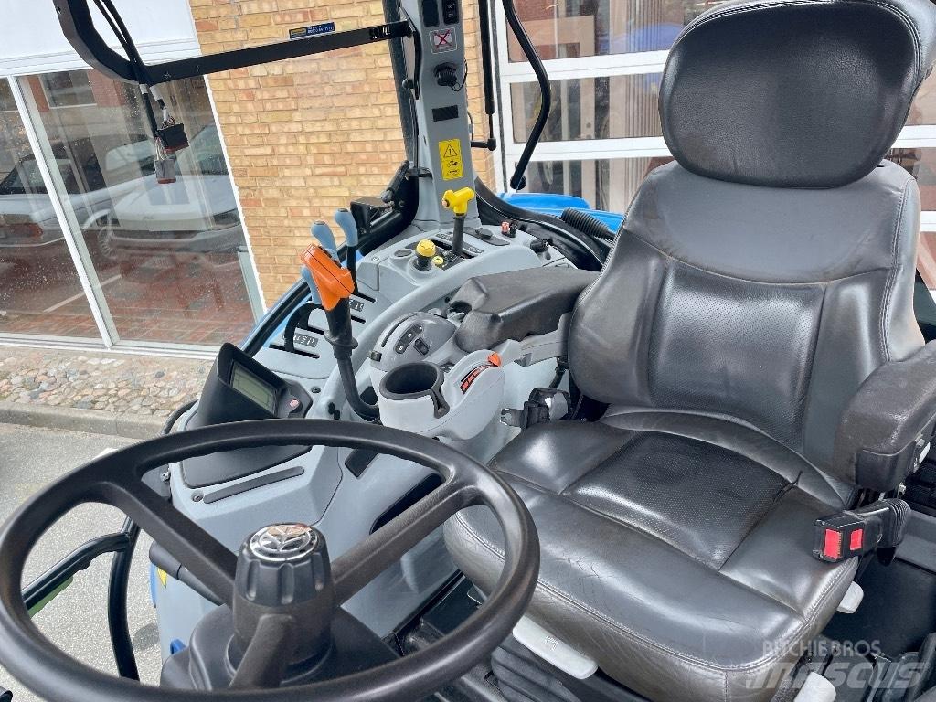 New Holland T 7030 Tractoare